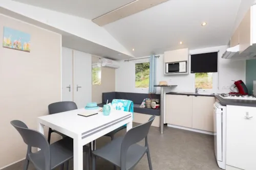 Huuraccommodatie(s) - Stacaravan Premium Year 2019 -  6 Pers + 1 Car. Air-Conditioning, Tv, Dishwasher, Mosquito Screen. Pets Not Allowed - image n°2 - Camping Le Castelet