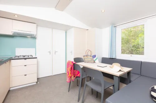 Location - Le Family ( 34M² ~ Avec Terrasse)  Année 2016 Climatisation 6 Pers, 1 Voiture  Animaux Non Admis - image n°2 - Camping Le Castelet