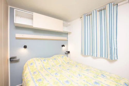Location - Le Family ( 34M² ~ Avec Terrasse)  Année 2016 Climatisation 6 Pers, 1 Voiture  Animaux Non Admis - image n°4 - Camping Le Castelet