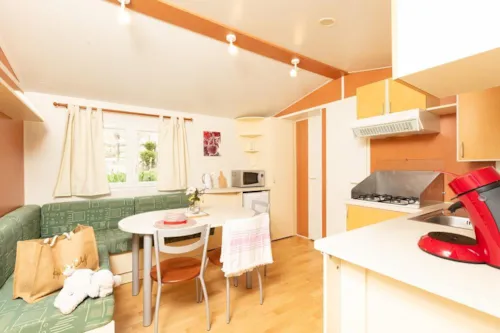 Location - Mobil-Home 'La Muzolaise (30M² Avec Terrasse) 4 Pers + 1 Voiture. Climatisation, Animaux Non Admis - image n°2 - Camping Le Castelet