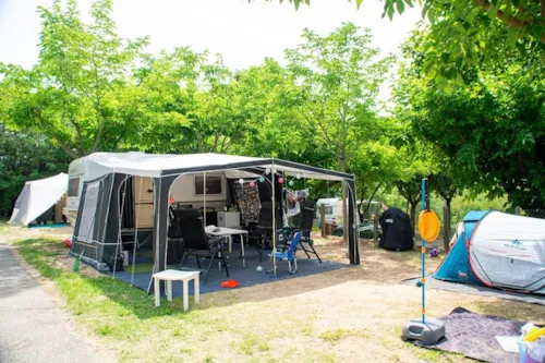 Emplacement - Emplacement  Camping Avec Electricite - image n°1 - Camping Le Castelet