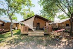 Location - Tente Lodge Prestige Plus - 2 Chambres - [New 2024] - - Camping Sunêlia Le Séquoia