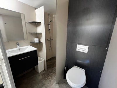 Pitch Luxe - with private facilities + terrace