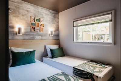 Luxury Mobile Home: 2 Bedrooms - 2 Bathrooms