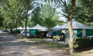 Locatif - Bungalow toilé meublé TRIGANO - 2 chambres (sans sanitaires privatifs) - Camping Des 3 Lacs du Soleil