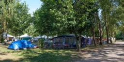 Kampeerplaats(en) - Pakket Classic + Voertuig + 6A Elektricitei - Camping Les 3 Lacs du Soleil