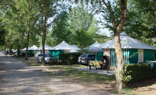 Huuraccommodatie(s) - Gemeubileer Huurtent De Trigano - 2 Slaapkamers (Zonder Privé Sanitair) - image n°1 - Camping Des 3 Lacs du Soleil