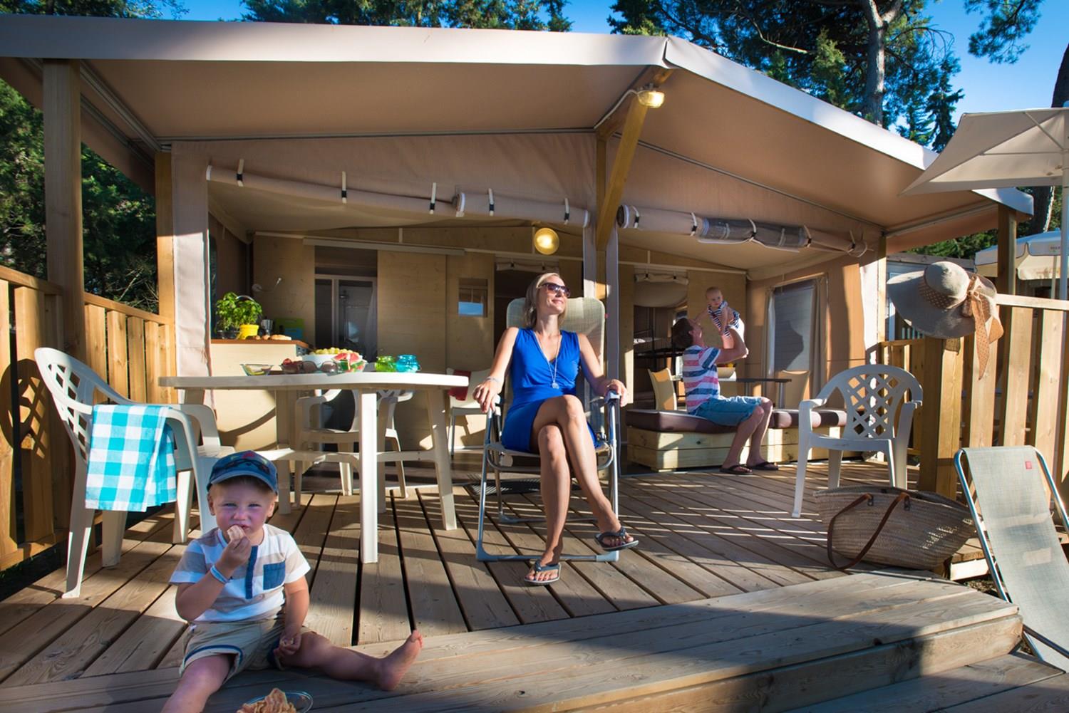 Mietunterkunft - Zelt Safari + Wohnzimmer + Große Terrasse - Camping Les Trois Lacs du Soleil