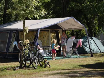 Stellplatz - Pauschale Confort + Wagen + 10A Strom - Camping Les 3 Lacs du Soleil