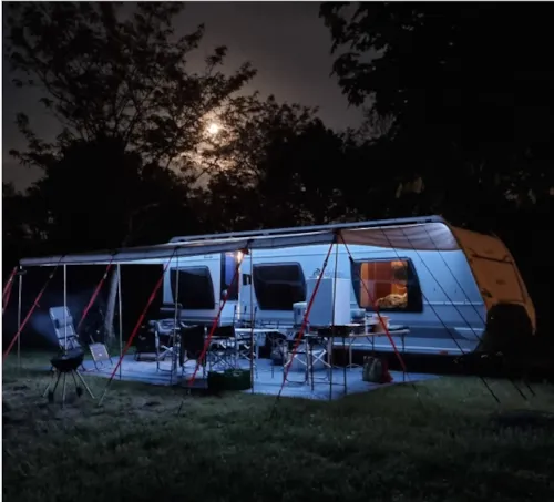 Stellplatz - Pauschale Classic + Wagen + 6A Strom - image n°4 - Camping Des 3 Lacs du Soleil