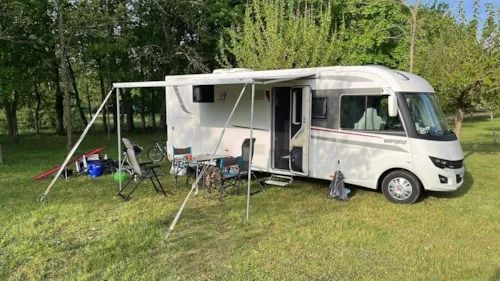 Stellplatz - Pauschale Classic + Wagen + 6A Strom - image n°5 - Camping Des 3 Lacs du Soleil