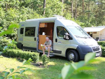 Stellplatz - Stellplatz Wohnwagen 48M² - De Lilse Bergen