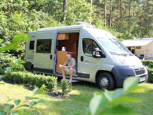 Stellplatz Wohnwagen 48m²