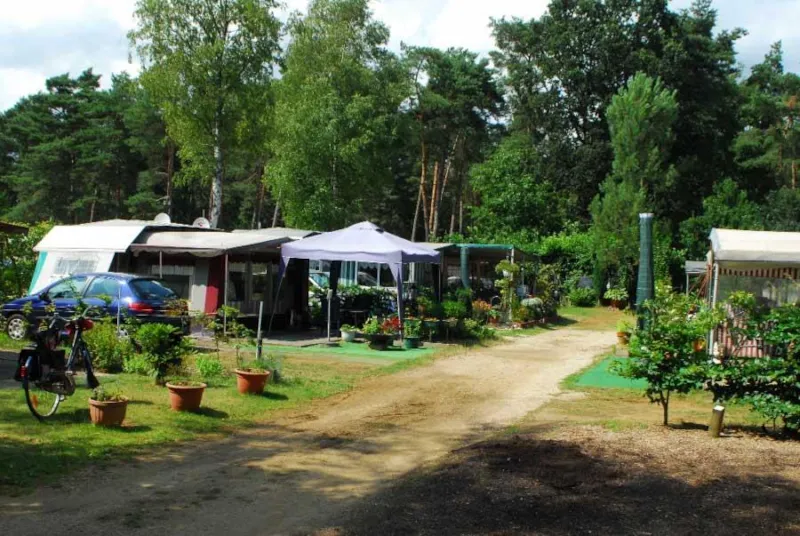 Emplacements 100M2, Pelouse Et Sable Avec Une Connexion D'électricité De 16Amp