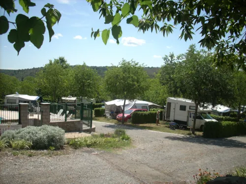 Pitch - Pitch For Tent Or Caravan Or Camping Car - image n°1 - CAMPING LES CHATAIGNIERS