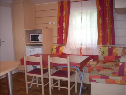 Accommodation - Mobile Home Super Mercure Avec Terrasse - image n°4 - CAMPING LES CHATAIGNIERS