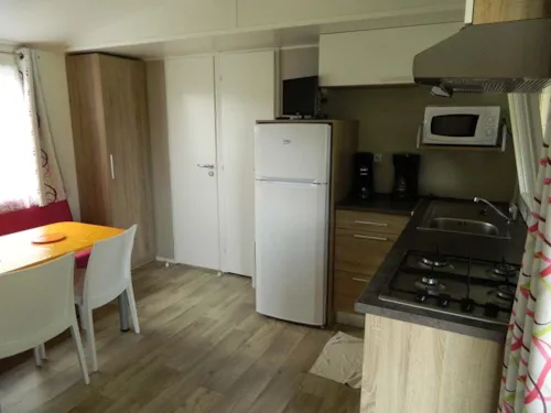 Accommodation - Mobile Home Oceane Avec Climatiseur,Terrasse Couverte - image n°3 - CAMPING LES CHATAIGNIERS