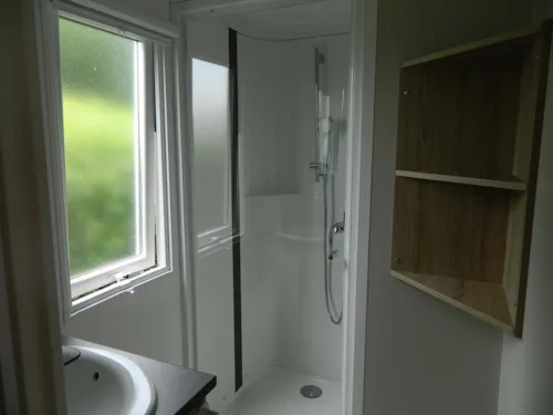 Accommodation - Mobile Home Oceane Avec Climatiseur,Terrasse Couverte - image n°6 - CAMPING LES CHATAIGNIERS
