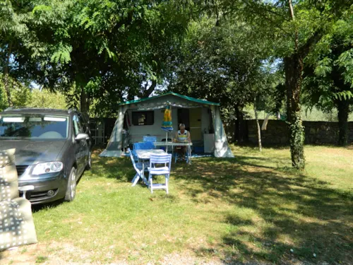 Pitch - Pitch For Tent Or Caravan Or Camping Car - image n°3 - CAMPING LES CHATAIGNIERS