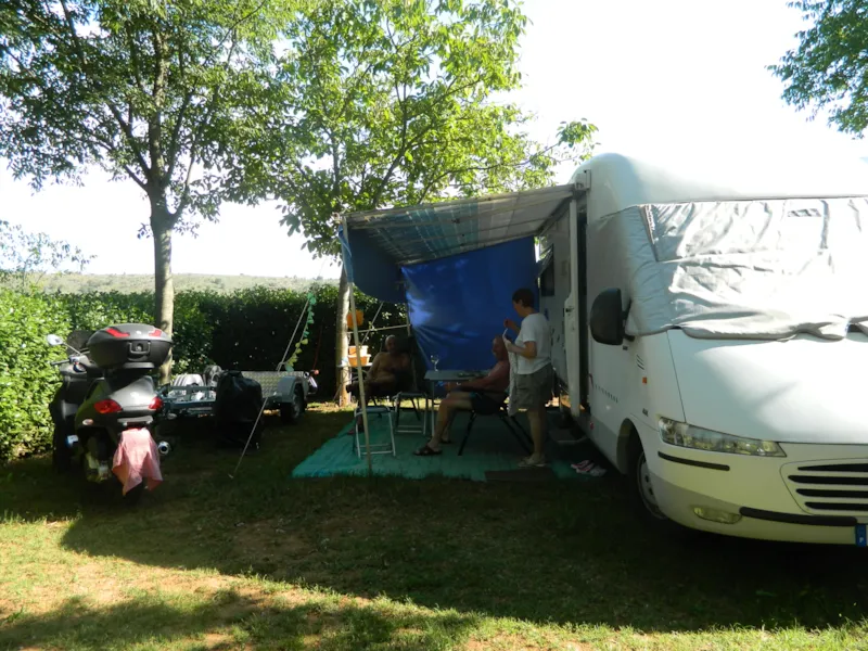 Emplacement Tente Ou Caravane Ou Camping Car