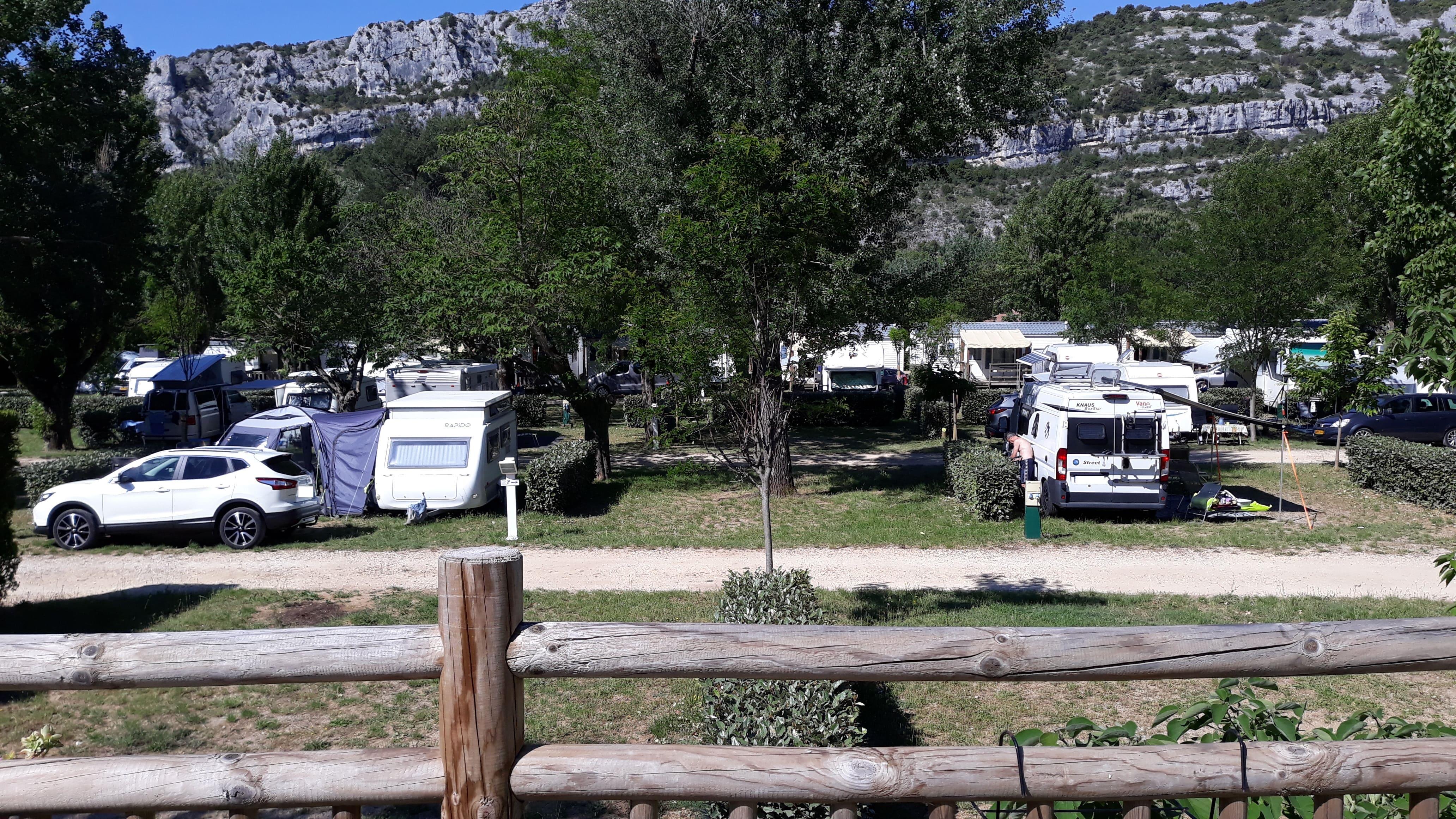 Emplacement - Emplacement Forfait 2 Personnes - Camping des Gorges