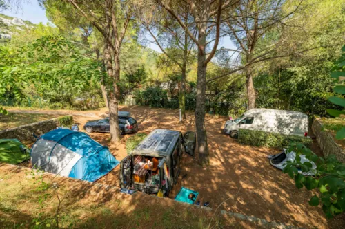 Emplacement - Emplacement Forfait 2 Personnes Avec Électricité - image n°5 - Camping des Gorges