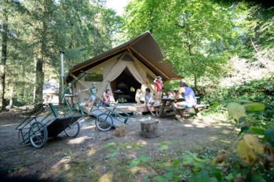 Trappeur tent II Village