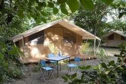 Accommodation - Classic V Wood&Canvas Tent - Huttopia le Moulin
