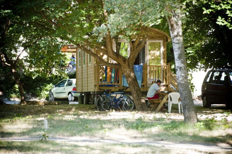 Accommodation - Gypsy Caravan - Huttopia le Moulin