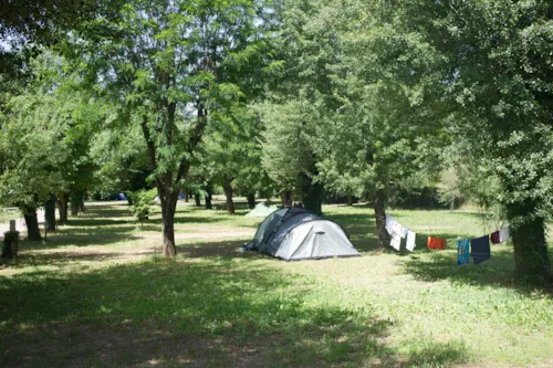 Pitch - Comfort Campsite Location - image n°5 - Huttopia le Moulin