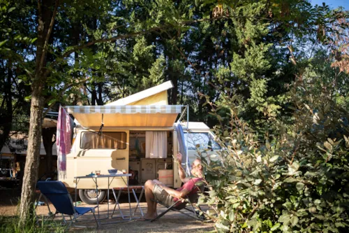 Pitch - Comfort Campsite Location - image n°6 - Huttopia le Moulin
