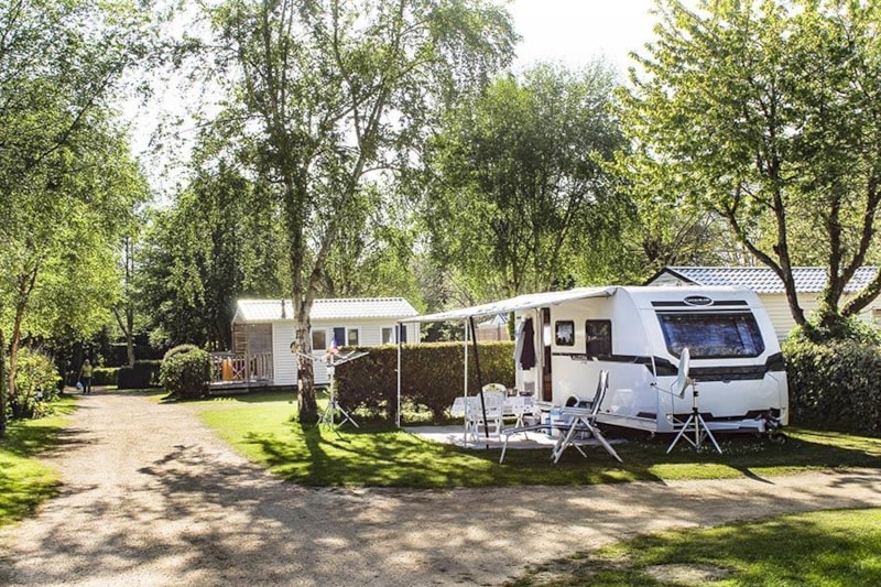 PRIVILEGE XL, pakket (XL staanplaats, 2 personen, met stroom)