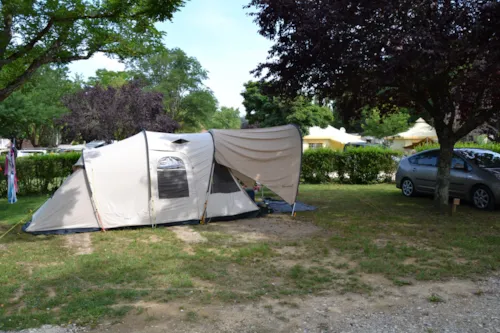 Pitch - Comfort Package (1 Tent, Caravan Or Motorhome / 1 Car / Electricity 10A) - image n°4 - Camping Le Château