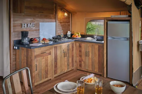 Accommodation - Lodge Kenya Vintage Confort 46M² - 2 Bedrooms + Sheltered Terrace - image n°4 - Camping Le Château