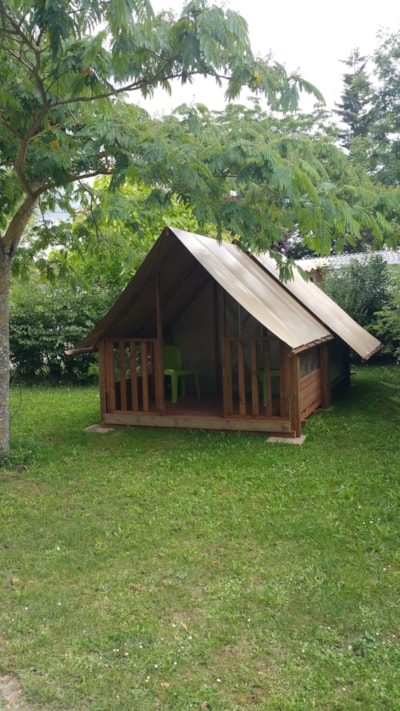 Canvas and wooden cabin Cyclo 1 bedroom (without toilet blocks, no water)