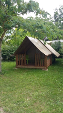Accommodation - Canvas And Wooden Cabin Cyclo 1 Bedroom (Without Toilet Blocks) - Flower Camping Le Château