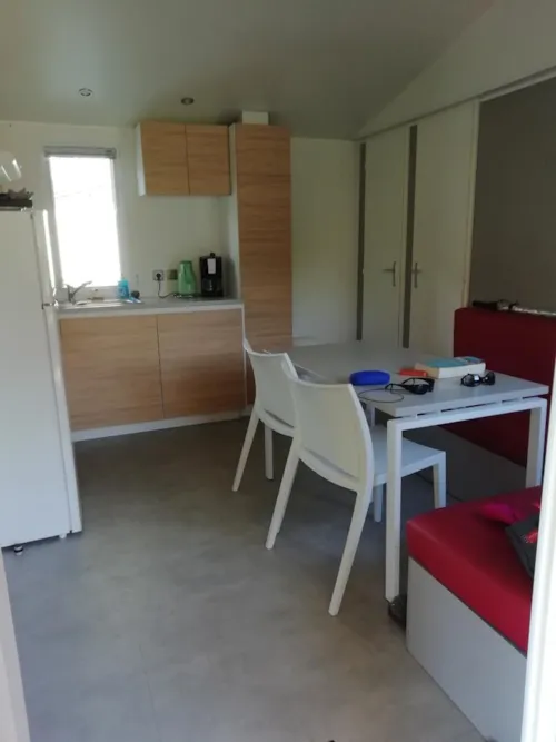 Accommodation - Mobile Home Confort 27M² 2 Bedrooms With Covered Terrace + Clim - No Tv - image n°2 - Camping Le Château