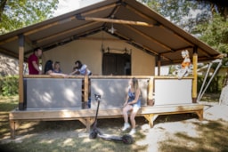 Alojamiento - Lodge Kenya Confort 35M² 2 Habitaciones +Terrazza Coperta - Flower Camping Le Château