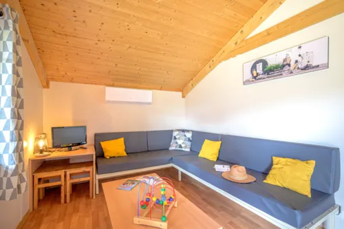 Accommodation - Chalet Premium 35M² 2 Bedrooms With Covered Terrace + Air Conditionning + Tv + Dishwasher - image n°4 - Camping Le Château