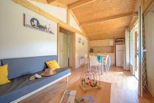 Accommodation - Chalet Premium 35M² 2 Bedrooms With Covered Terrace + Air Conditionning + Tv + Dishwasher - image n°2 - Camping Le Château