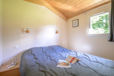 Chalet Premium 35m² 2 bedrooms with covered terrace + air conditionning + TV + Dishwasher