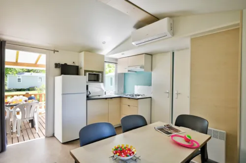 Accommodation - Mobile Home Confort 29M² 3 Bedrooms With Covered Terrace + Air Conditionning + Tv - image n°4 - Camping Le Château