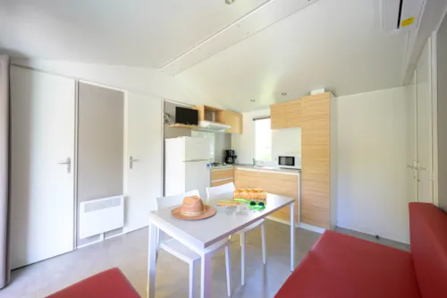 Accommodation - Mobile Home Confort 27M² 2 Bedrooms With Covered Terrace + Air-Conditioning + Tv - image n°3 - Camping Le Château