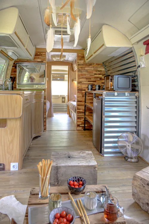 Accommodation - American Airstream Caravan - Private Spa With Covered Terrace - image n°6 - Camping Le Château
