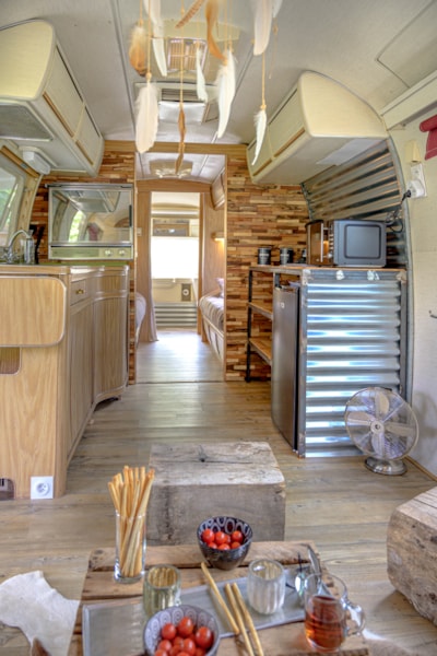 American Airstream Caravan - Private Spa with Covered Terrace
