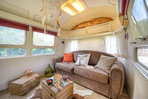 Accommodation - American Airstream Caravan - Private Spa With Covered Terrace - image n°7 - Camping Le Château