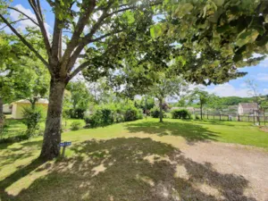 Emplacement - Comfort Package (1 tent, caravan or motorhome / 1 car / electricity 10A) - Camping Le Château