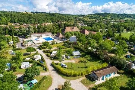 Flower Camping Le Château - image n°1 - Camping Direct