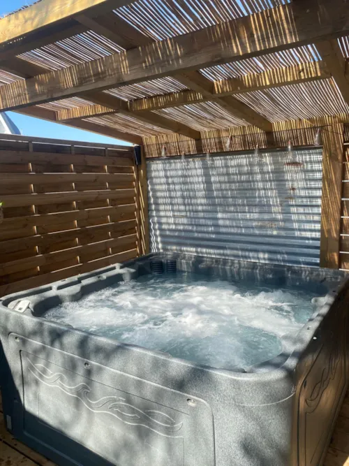 Accommodation - American Airstream Caravan - Private Spa With Covered Terrace - image n°2 - Camping Le Château