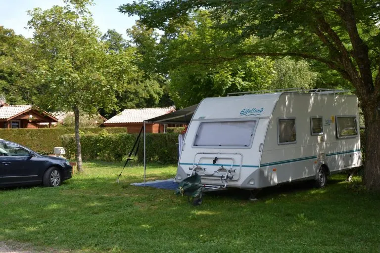 Emplacement - Forfait Camping-Car + Électricité - Camping Le Château